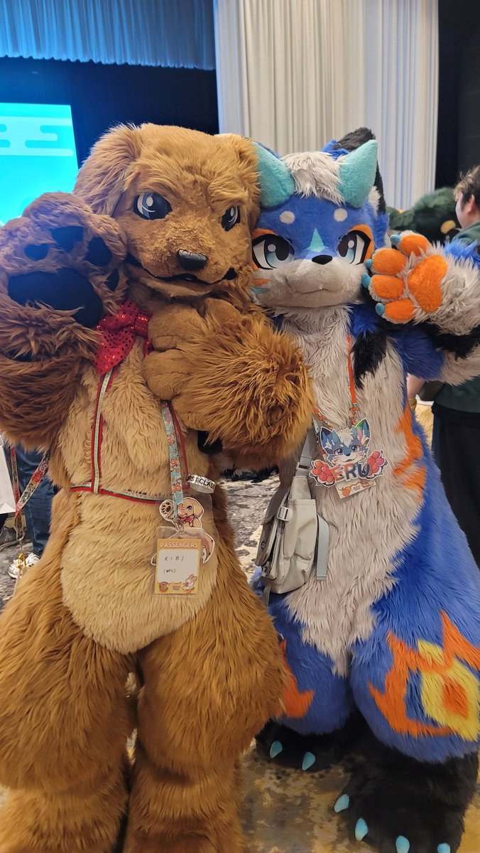 fursuit_Eru's tweet image. 만나자마자 귀엽다며 안아주셧던 すから님!
너무 귀여우셧어요!

#FURSTCLASS