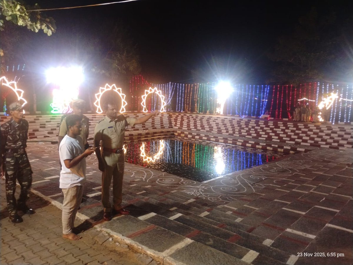 SPTumkur's tweet photo. ತಿಪಟೂರಿನ ಸತ್ಯ ಗಣಪತಿ ವಿಸರ್ಜನಾ ಮಹೋತ್ಸವ ಬಂದೋಬಸ್ತ್ ಕಾರ್ಯಕ್ರಮದಲ್ಲಿ ಸತತ 38 ಗಂಟೆಗಳ ಕಾಲ ಯಶಸ್ವಿಯಾಗಿ ಕರ್ತವ್ಯ ನಿರ್ವಹಿಸಿ ಯಾವುದೇ ಅಹಿತಕರ ಘಟನೆ ನಡೆಯದಂತೆ ನಮ್ಮ ಅಧಿಕಾರಿ ಮತ್ತು ಸಿಬ್ಬಂದಿಯವರುಗಳ ಸಹಕಾರದಿಂದ  ಪೂರ್ಣಗೊಳಿಸಲಾಯಿತು.
#TumakuruDistrictPolice
#Tiptur #GaneshBB #36Hr #Duty
#thank #you #all #addlSP
 @venkatashok