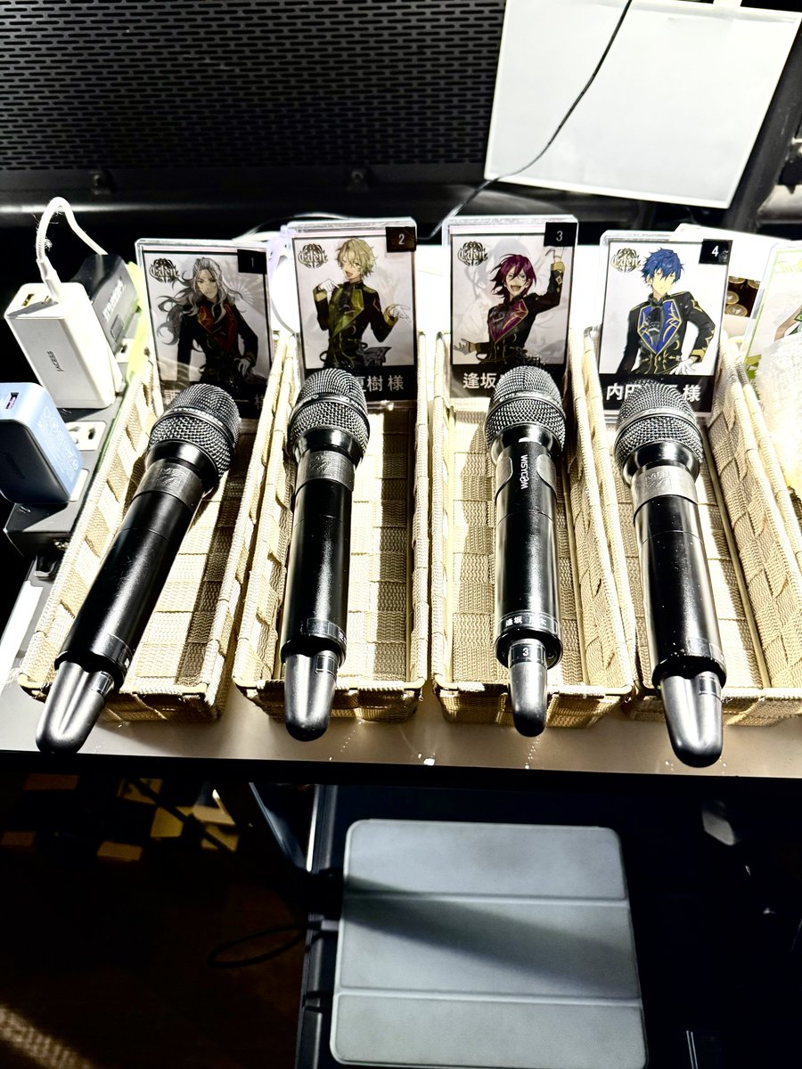 MY_MURMUR's tweet image. #スタフォニ の思い出写真をお裾分け。
DAY2当日、ゲネ前に行った部分リハ時のEden集合ほか諸々。昨日我々が使った衣装早替えスペース、今日はTrickstarが。DAY3も良きライブとなりますことを。