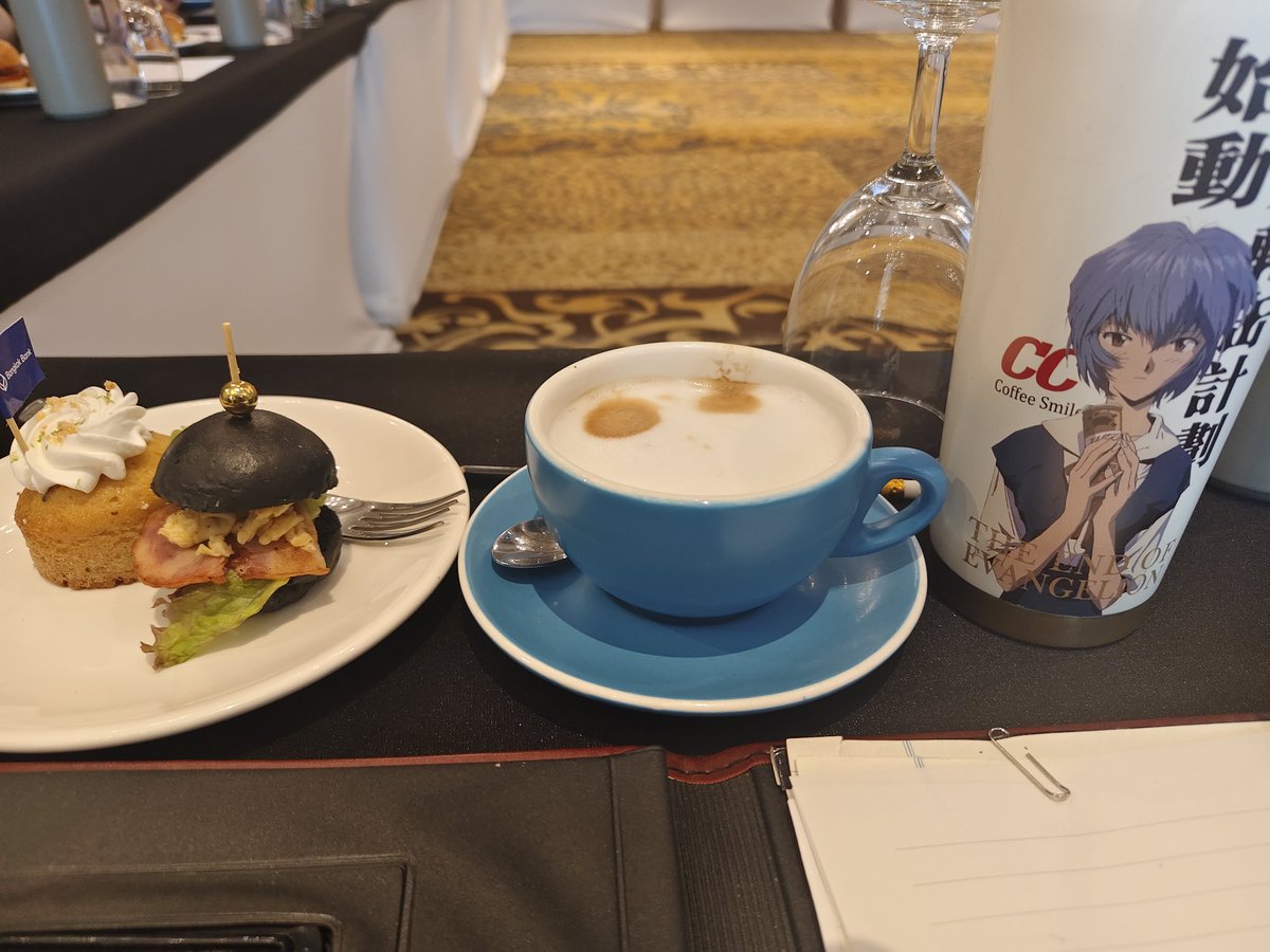 jarnMod's tweet image. I bring Rei  to Intercontinental hotel, and I&apos;m happy about it.

(Trying not to kill anyone with a pencil right now)