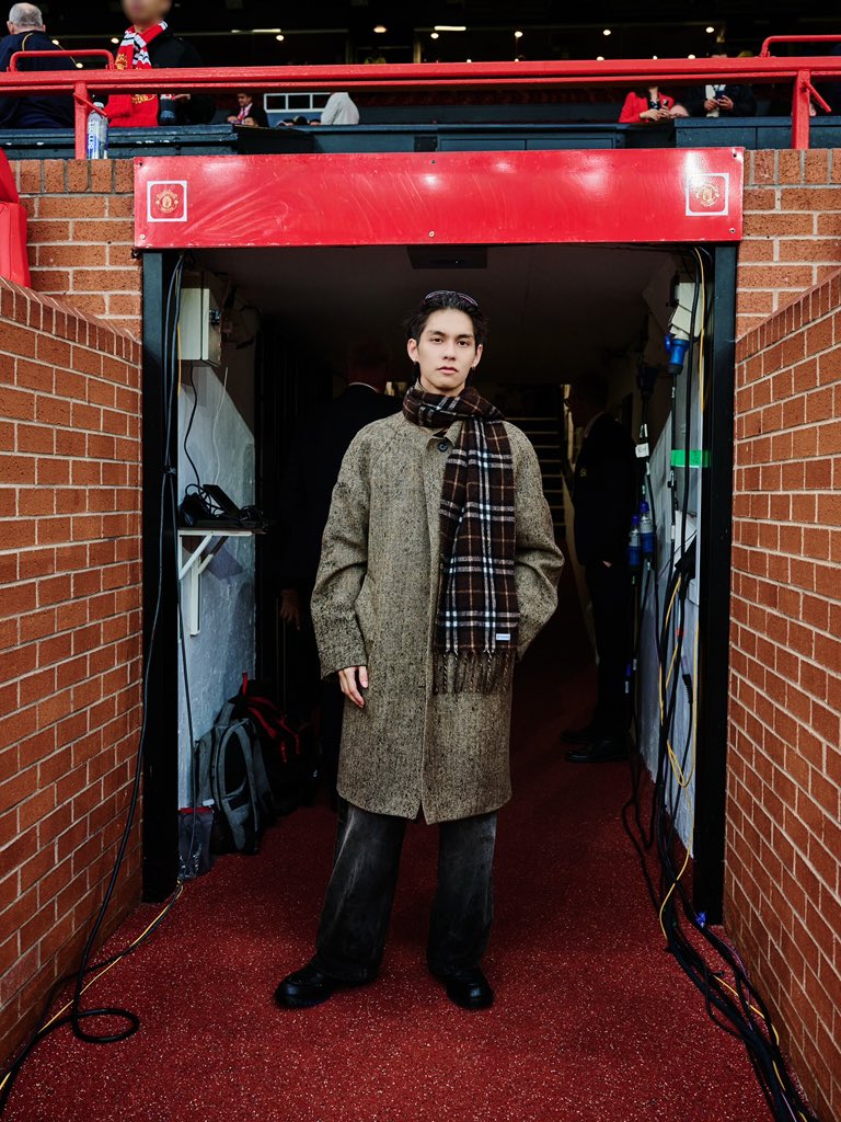 TharineePooH's tweet image. Throwback to the Theatre of Dreams✨

instagram.com/p/DRbaphGDyFc/…

IG : allbright.official
#bbrightvc #bright 
@bbrightvc