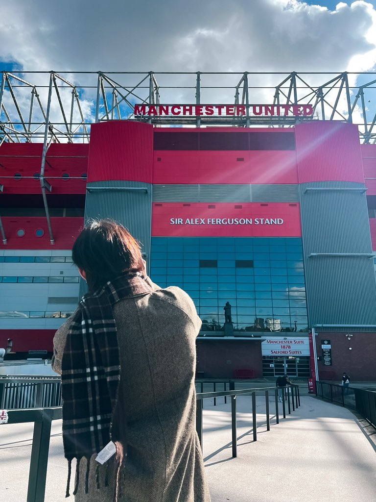 TharineePooH's tweet image. Throwback to the Theatre of Dreams✨

instagram.com/p/DRbaphGDyFc/…

IG : allbright.official
#bbrightvc #bright 
@bbrightvc