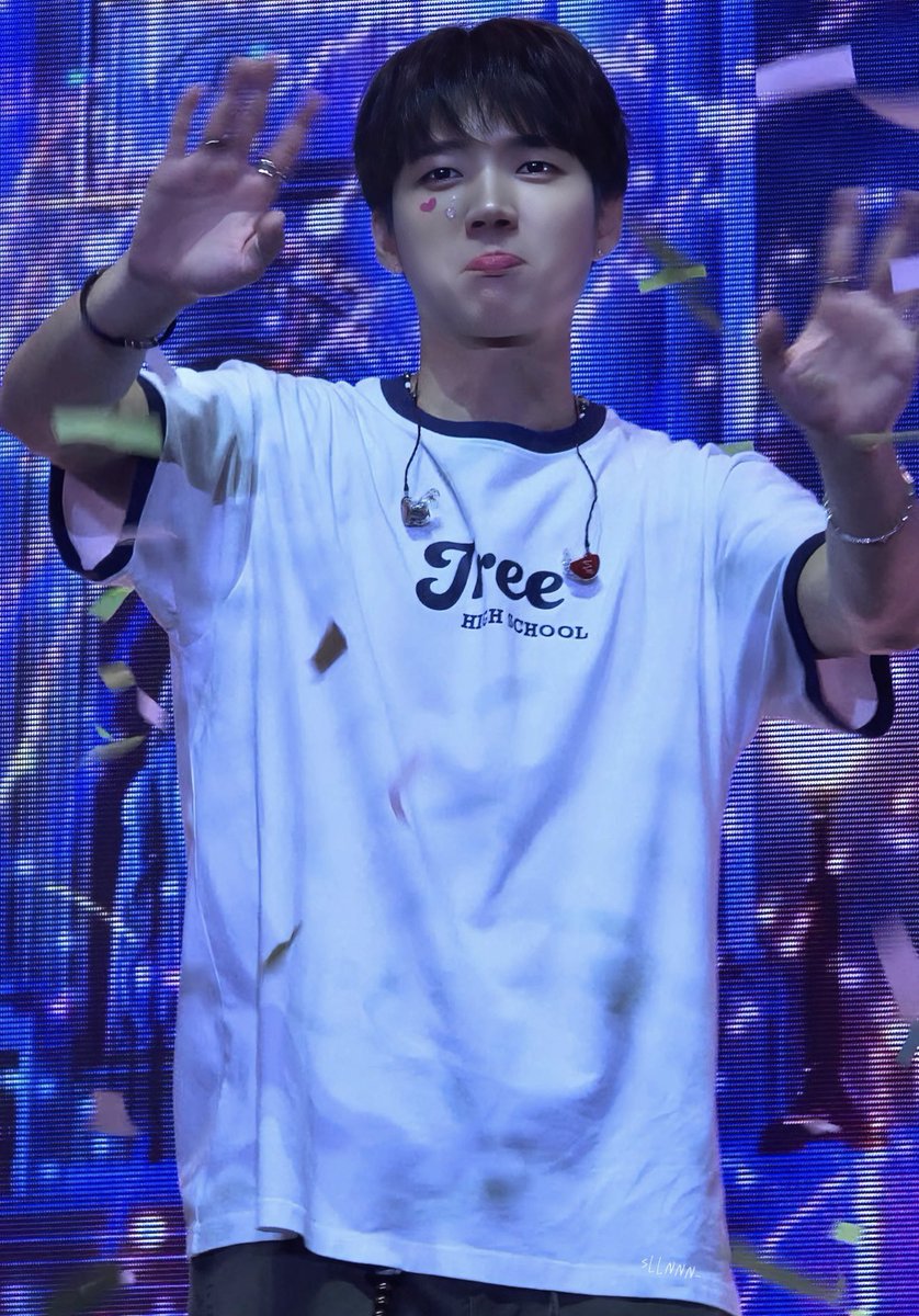 251123 식목일5 

만두🐶

#우현
#남우현