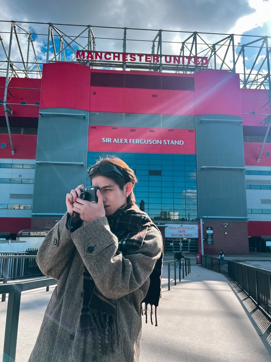 pmxvc_'s tweet image. IG : allbright.official
[instagram.com/p/DRbaphGDyFc/…]

Throwback to the Theatre of Dreams✨

Bright Vachirawit
#bbrightvc @bbrightvc