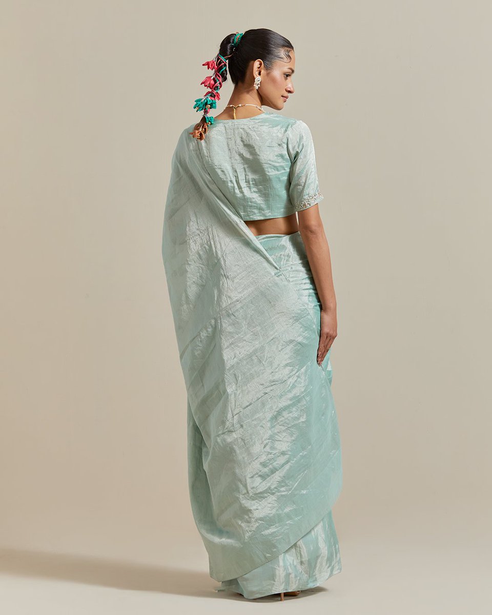 Vinusto's tweet photo. The women who hold our families together with grace deserve to shine on wedding nights. 

Our Mint Zari Silk Saree celebrates their timeless elegance with a serene, classic glow.

Explore the wedding collection: https://t.co/IcfqAuuHFs

#mintzarisaree #vinusto https://t.co/c36Cez9BeG