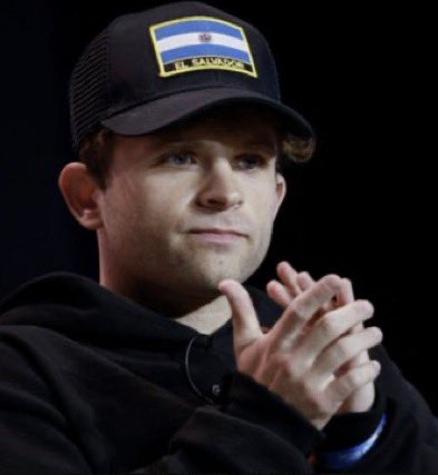 SimplyBitcoin's tweet image. The issue of the century will be the fight between the people and the Banks.