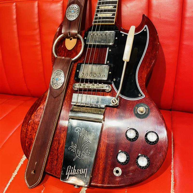 FinestGuitars's tweet photo. 新作『Duane Strap mid brown』
名前が示すように、デュアン・オールマンのあのストラップにインスパイアされたモデル!
ナバホなコンチョでディッキーみもあり!
#BlueBellStraps #DuaneAllman #レスポールはモチロン #SGも合いました #拍手 https://t.co/fJAgYDSGAE