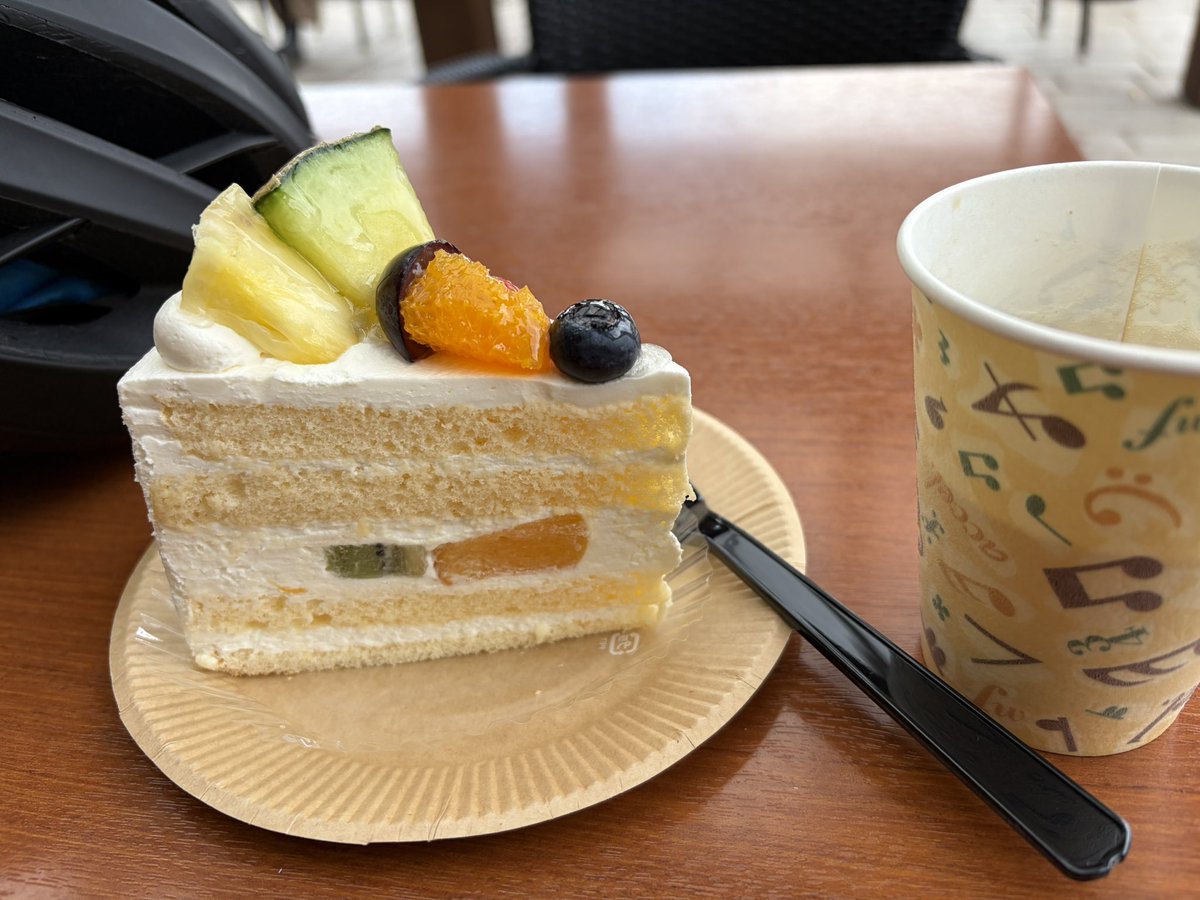 y30c's tweet image. やる気ナッシングなんで彩都のリクローにケーキ食べに🤤