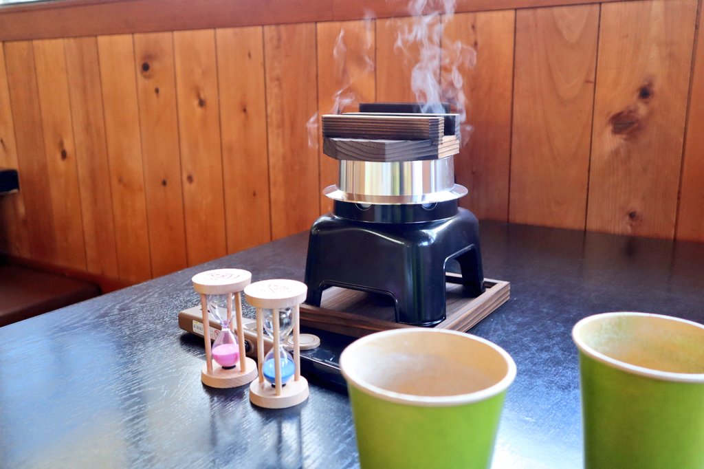 kamameshirider's tweet image. 名前：釜飯ライダー
性別:🤔
お店：静岡県の森町
　　　コテージアクティ内
愛車：レブル250
好き：食べること🍚
一言：一風変わった釜飯のお店始めます🥰
是非ツーリングの休憩がてらにでもお立ち寄りください😳

#バイク乗りとして軽く自己紹介
#バイク乗りと繋がりたい
#バイク好きと繋がりたい