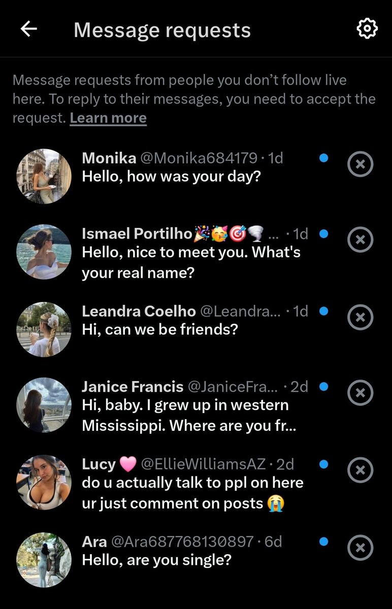 ⠀"Woah ladies....... chill.......... there’s only one of Sui-chan、heh..."