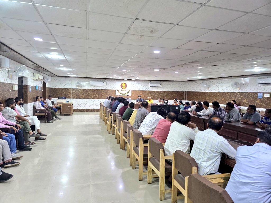 પ્રાંત અધિકારી અને નાયબ કલેકટર વેરાવળ, વિનોદ જોશી ના અધ્યક્ષતામાં SIR 2026 ની કામગીરી રીવ્યુ માટે 90 સોમનાથ વિધાનસભા ના સેકટર ઓફિસર , નગરપાલિકા ના કાઉન્સિલર, સામાજિક રાજકીય આગેવાનો સાથે અધિકારીઓ સાથે સંયુક્ત બેઠક કરી વધુ માં વધુ મતદારોના ફોર્મ ભરવા આયોજન કરાયું