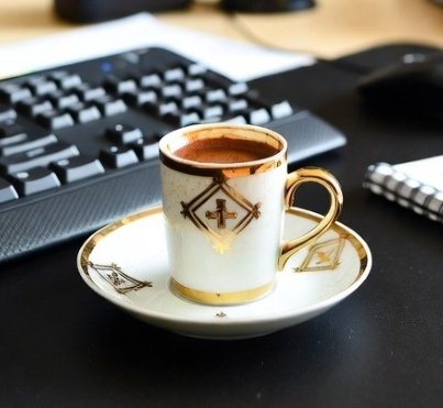 giobjkgool's tweet image. Günaydın ☕

İşe gelip iş yerinde oturduğu yerde makyaj yapan kadınlara uyuz oluyorum... 

Neyse, iyi ki kahve var... 

#pazartesi