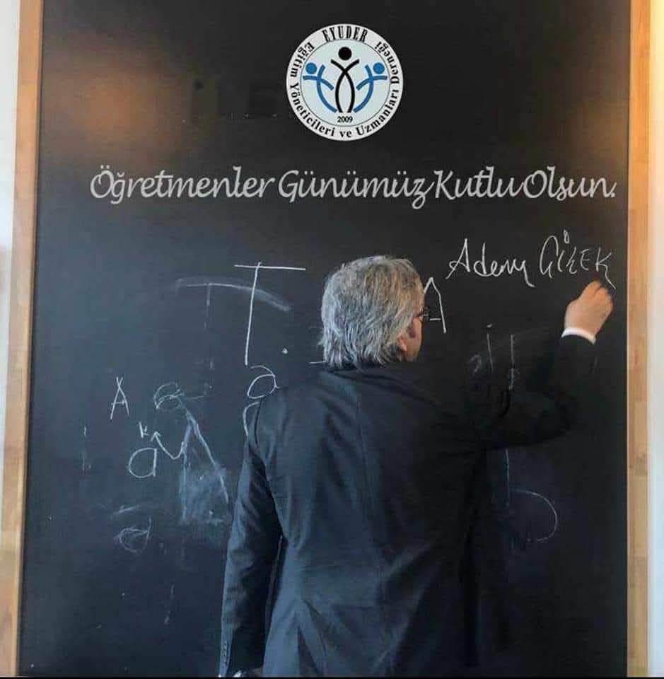 Başöğretmenimiz Gazi Mustafa Kemal Atatürk'ün izinde ve onun çizdiği vizyonda ilerleyen, Cumhuriyetimizin ve ülkemizin aydınlık yarınları olan genç nesilleri yetiştiren tüm öğretmenlerimizin 24 Kasım Öğretmenler Günü kutlu olsun.