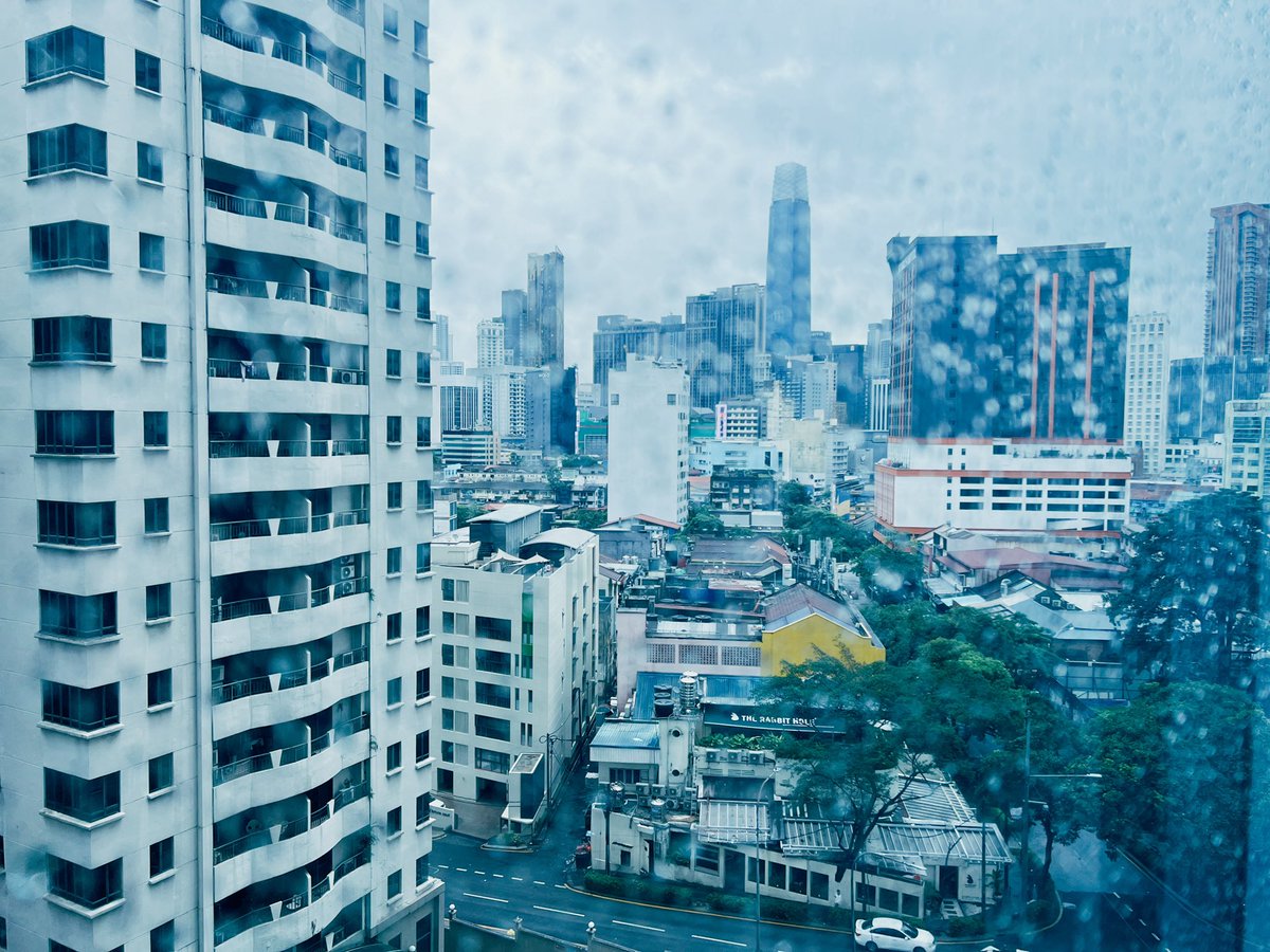 マレーシア一人旅、後半戦の宿にチェックインしました。

広いし、洗濯機付いてて、デスク環境も最高。

今日は一旦夕方までホテルで仕事します💻