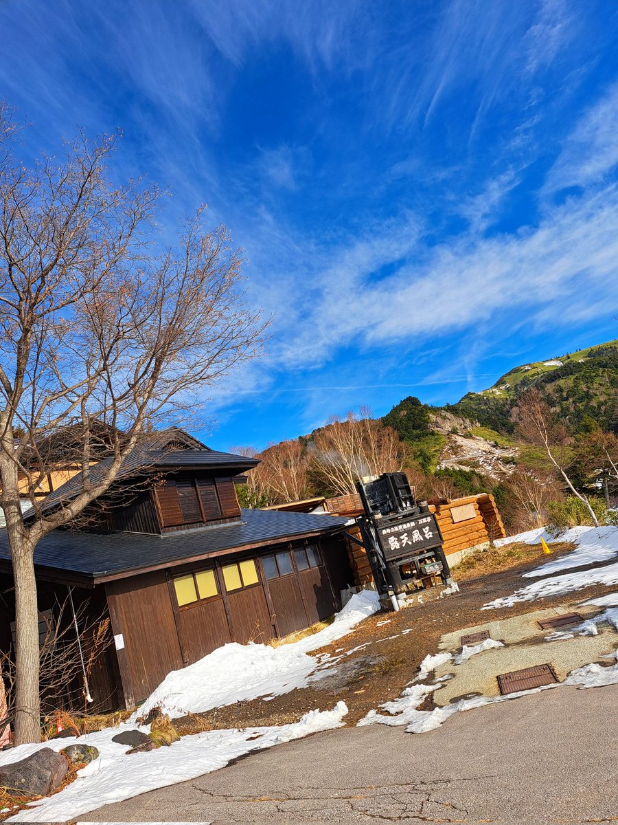 netarou_amuamu's tweet image. #万座温泉 やばすごい！
ツボ漬けもポテチも膨らむ標高
日中晴れても雪が溶けない気温
高濃度ガスで立ち入り禁止の湯畑
乳白濁色硫黄泉露天風呂の星空︎🌟
#万座亭 最高でした🥹🫶︎💕︎
又行きたい(ง°̀ﾛ°́)ง{ｳｫｰｰ!!!!!