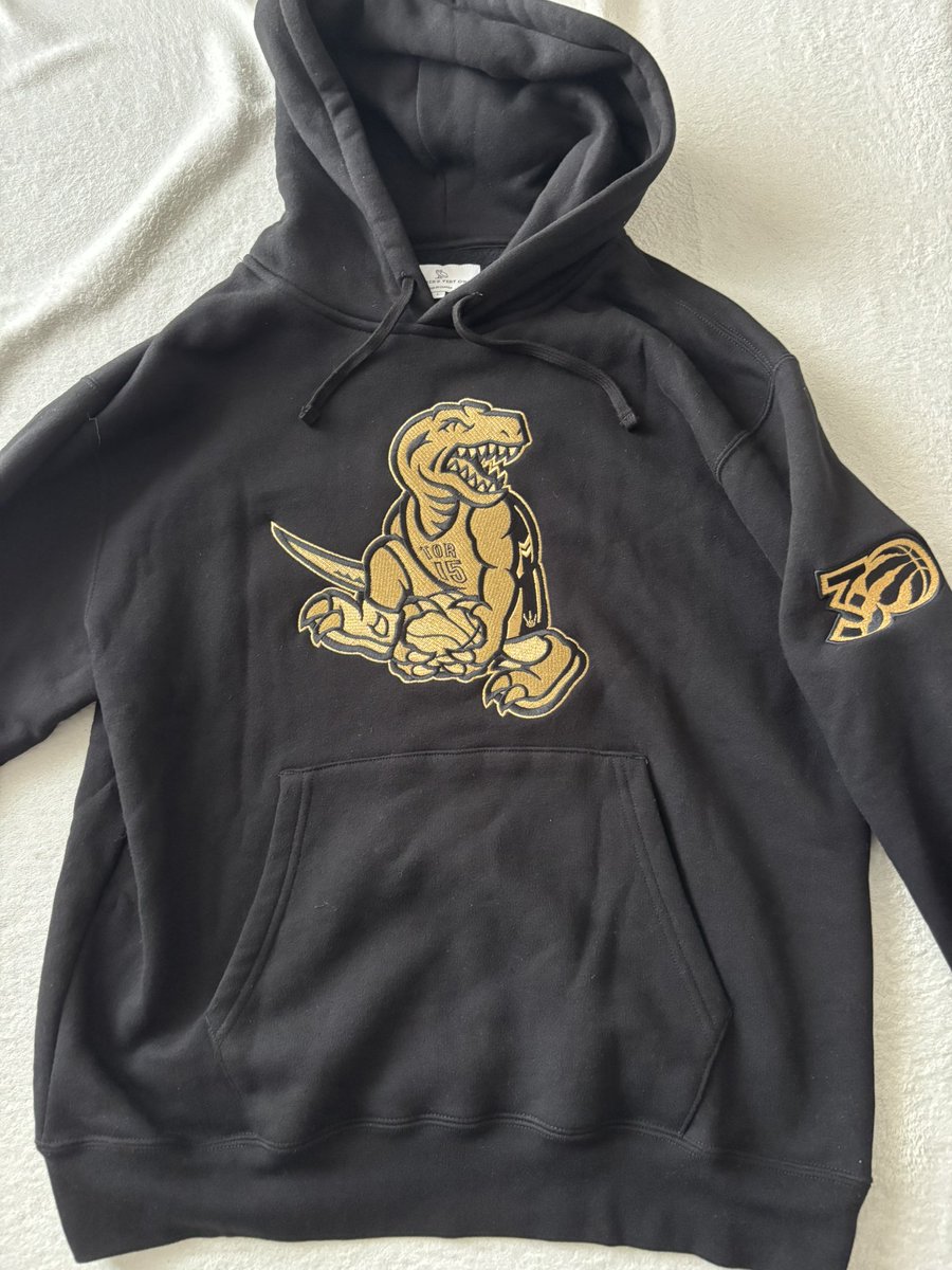 inukamn's tweet photo. #raptors
このパーカーは擦り切れるまで着る予定🦖 https://t.co/eUXtoBIhRq