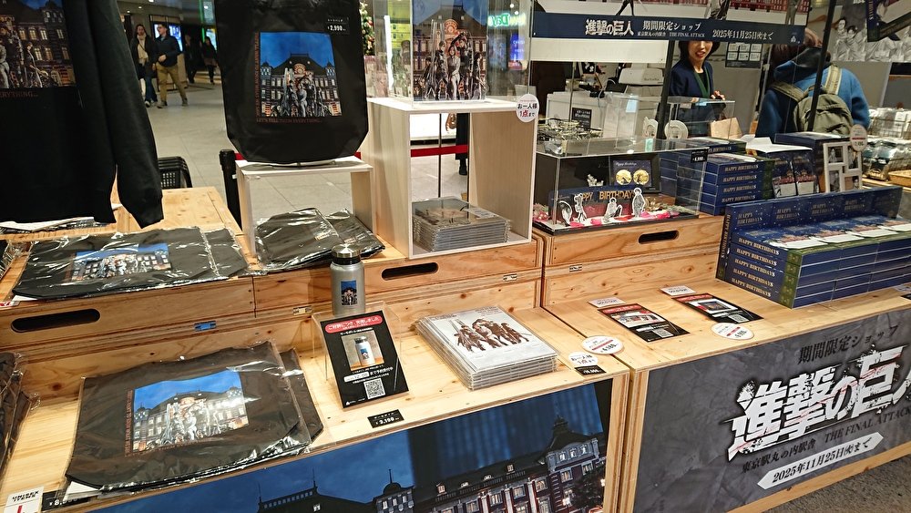 rakugakisakka's tweet image. おはようございます、調査兵団(？)です。
昨日は文学フリマの帰りに東京駅に寄り道して東京駅丸の内駅舎THE FINAL ATTACK で心臓を捧げてきましたww
さすがに原作もアニメも終了して兵団服を着て記念撮影するガチ勢は他にいませんでしたが、ポップアップショップは25日、明日までです。

#進撃の巨人