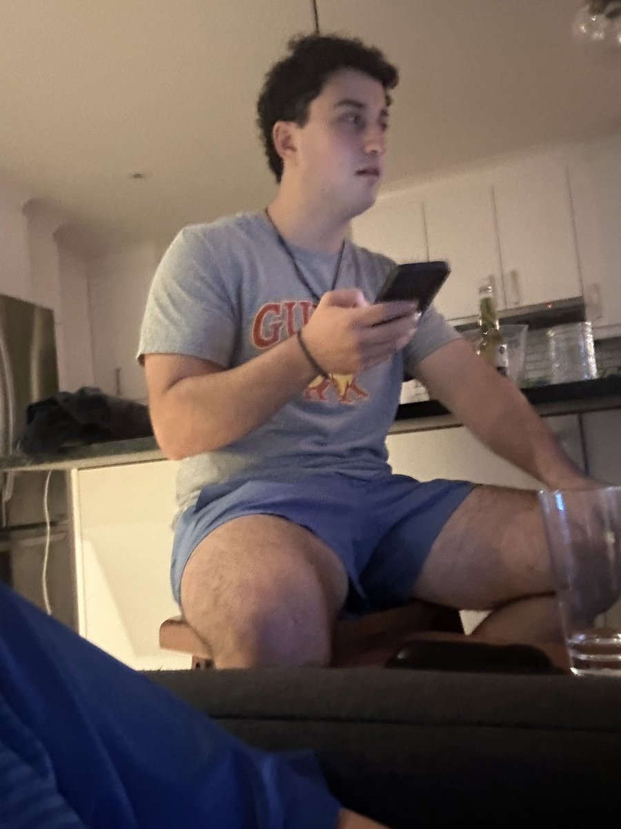 diego40662609's tweet photo. is my roommate cute los? https://t.co/Dcy3oo0aly