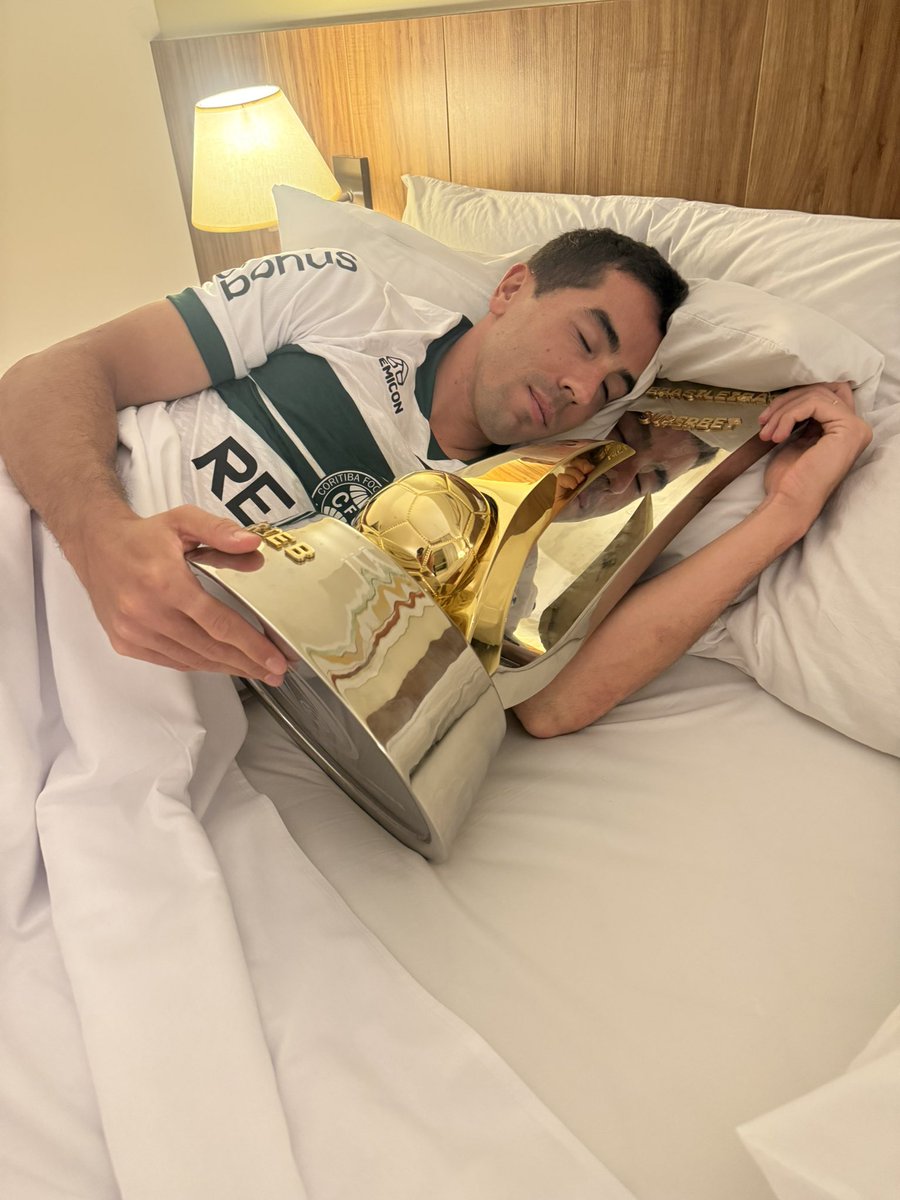 carlosdepena's tweet photo. BOA NOITE COXA BRANCAS!!! 💚🏆😴 https://t.co/pn4PhH7hv5