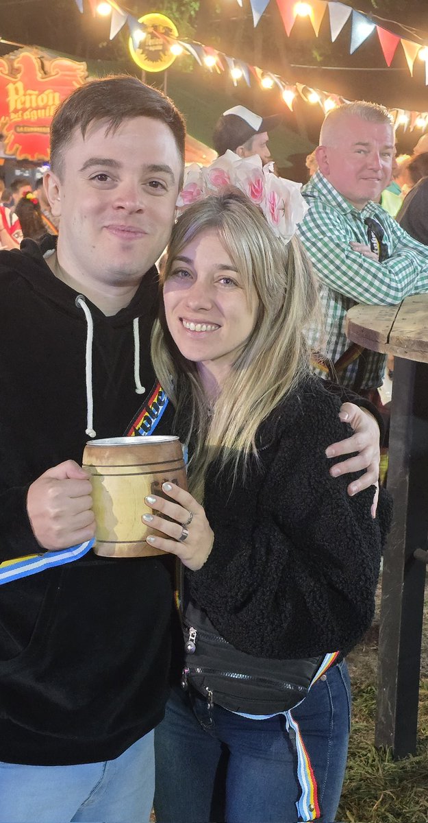 Hola gente,  alguien puede editar y sacar al señor que me arruino la foto?