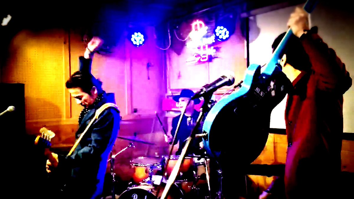 KoolOperators's tweet image. theRUMCOKEs presents
BAT ATTACKたぶんⅢ
ご来場の皆様そして主催の
theRUMCOKEs
ありがとうございました

さて2025年もあと少し
アン直放電ツアーは年内3箇所
是非遊びに来てください⚡️

12.7(sun)@ Advantage Bar 四日市
12.27(sun)@ KINGCOBRA 大阪
12.28(mon)@ HUCKFINN 名古屋