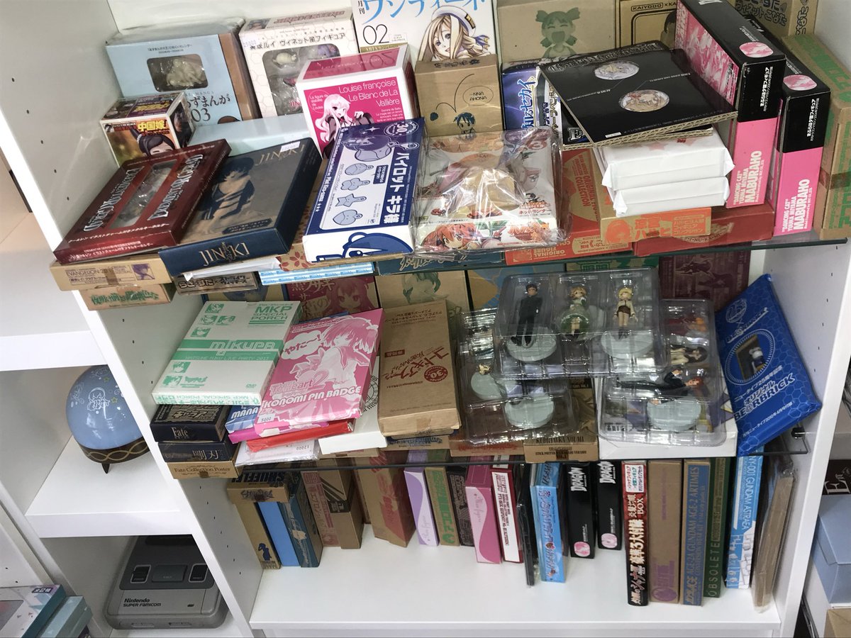 [푸숍 오프라인 입고]

애니메이션 잡지 부록들이 다수 입고되었습니다
(미니 피규어/스트랩/부채/포스터 등…)