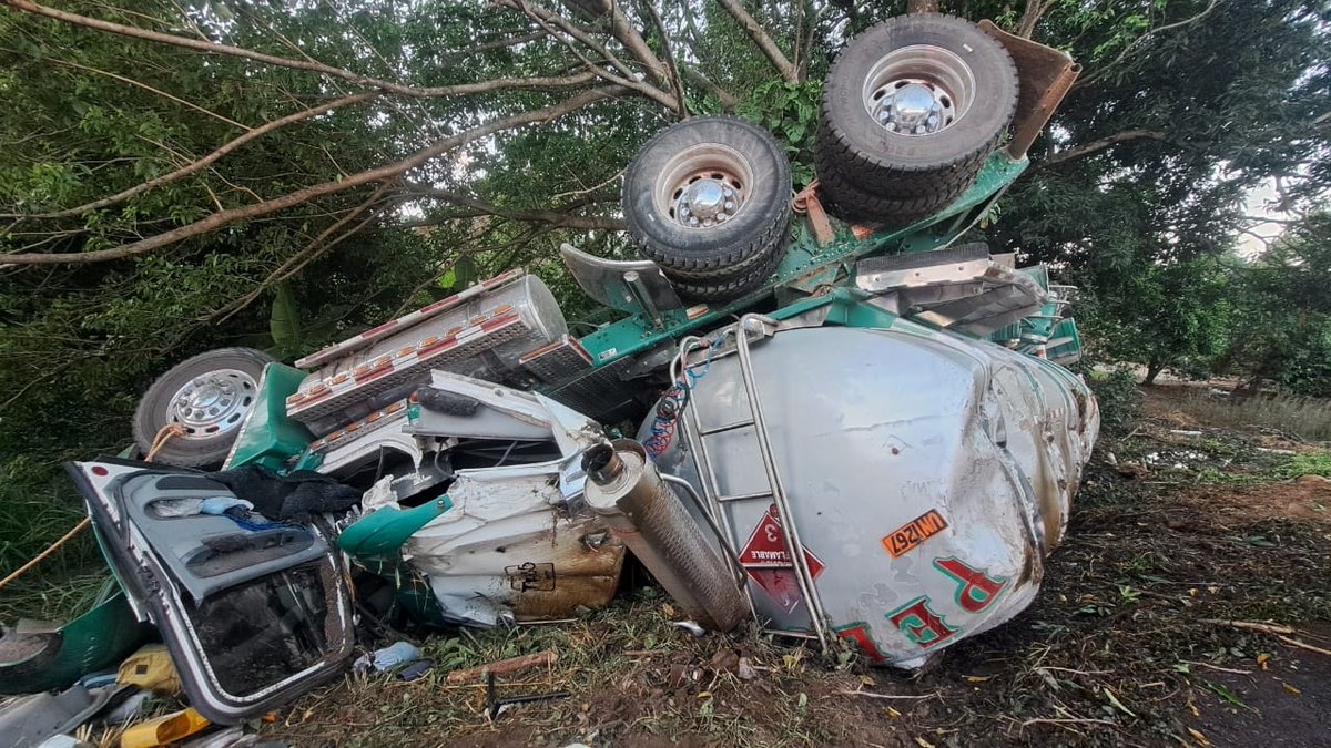 LaPoderosaFMM's tweet image. Una persona falleció en accidente de tránsito ocurrido en el kilómetro 10 de la vía #Yopal - #PazdeAriporo.