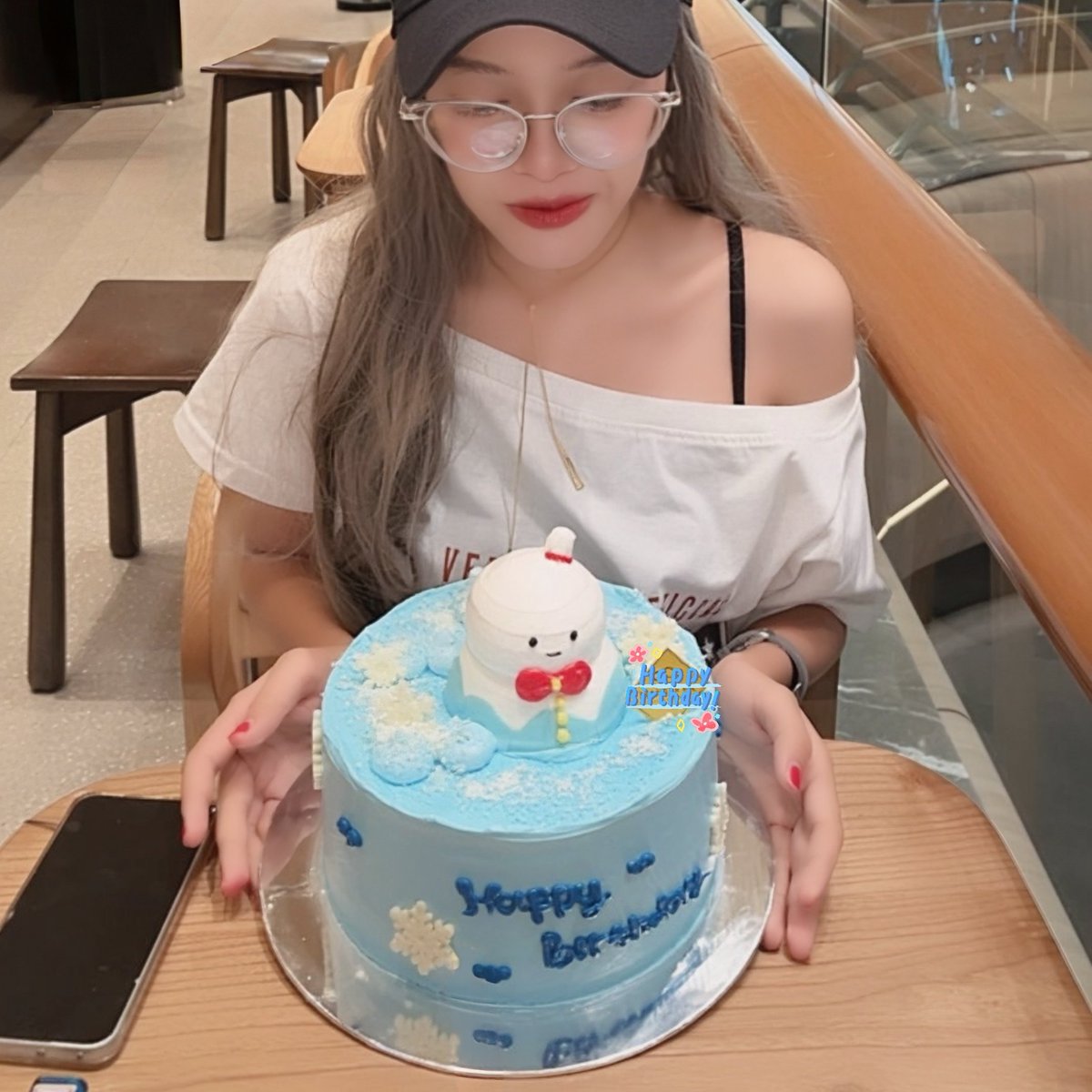 i4lishen's tweet image. today it&apos;s my day! 💋  i&apos;m super excited for my bday cake, sooo this is the results! so cute isn&apos;t? 🥺 hope i can share the cake for all of you 😩