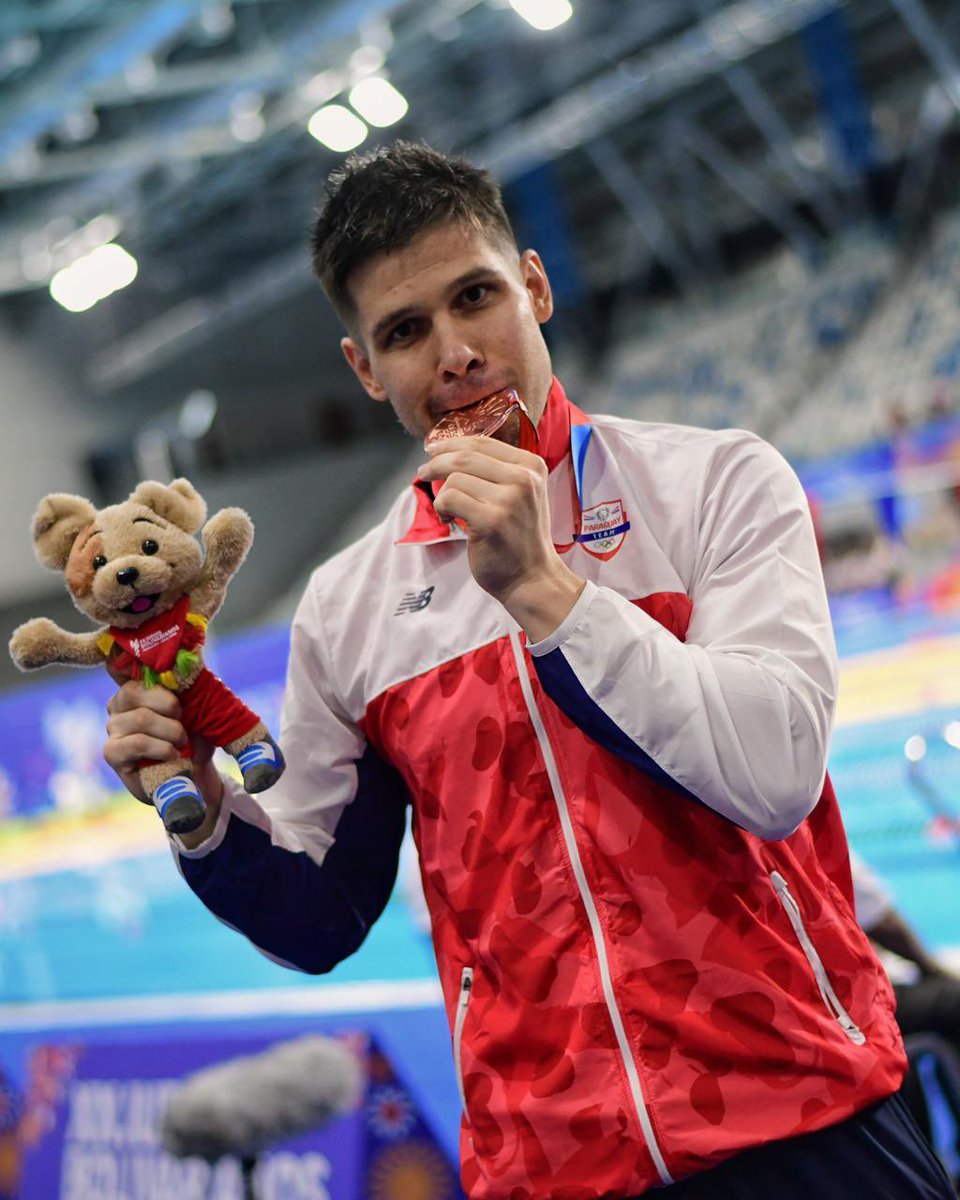coparaguay's tweet image. 🇵🇾 #TeamParaguay | Juegos Bolivarianos Ayacucho - Lima 🇵🇪 2025 

🤩 ¡CEREMONIA DE MEDALLAS!🏅 

🙋🏻‍♂️ #Natación: Charles Hockin - Medalla de Bronce 🥉 (50m. espalda) 

💪🏻 ¡FELICITACIONES, CHARLES!

#ParaguayPuede #VamosParaguay