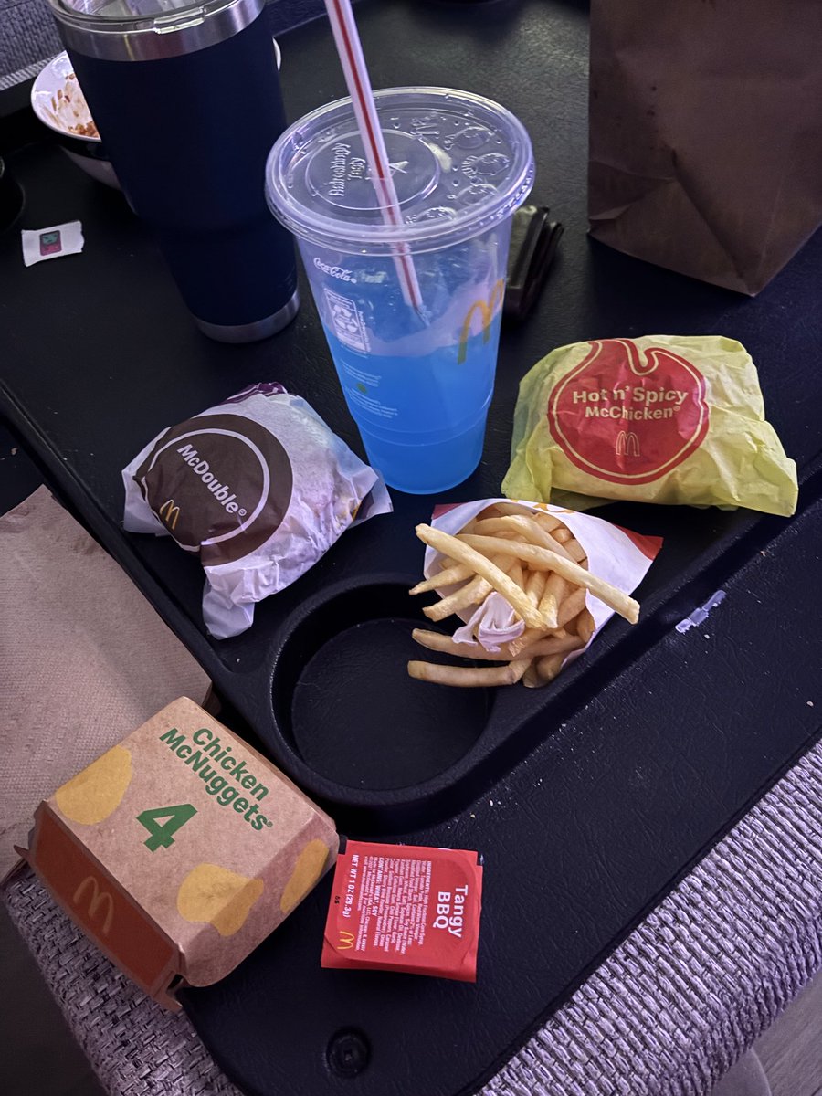 chopwilldoit's tweet photo. McDonald’s might just have the best blue pow in the game. $5.49 for all of this btw #sundayrot #dominate https://t.co/sP10JJL7Ix