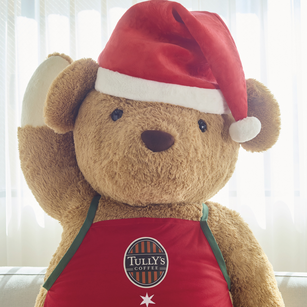 Tullys_jp's tweet image. クリスマスまであと1ヶ月！🎅
そろそろ本気をだして準備をはじめるぞ～！✊
#めっちゃでっかいサンタベアフル は
限定5店舗にて皆さまをお出迎えします♪
撮って、触って、楽しんでくださいね🤗

詳しくはキャンペーン・イベント情報からチェック▼
tullys.co.jp/cpn/holiday_20……