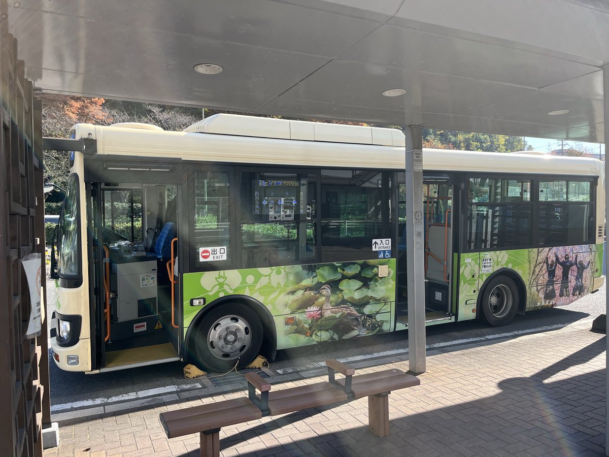 jk0abh's tweet image. おはようございます😃
本日も宜しくお願い致します。
今日の午前中のマシーン。
富木島線系統⑤いすゞ4223R
午後は朝倉駅🚍