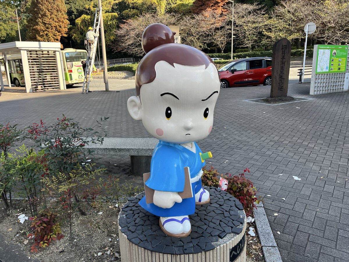 jk0abh's tweet image. おはようございます😃
本日も宜しくお願い致します。
今日の午前中のマシーン。
富木島線系統⑤いすゞ4223R
午後は朝倉駅🚍