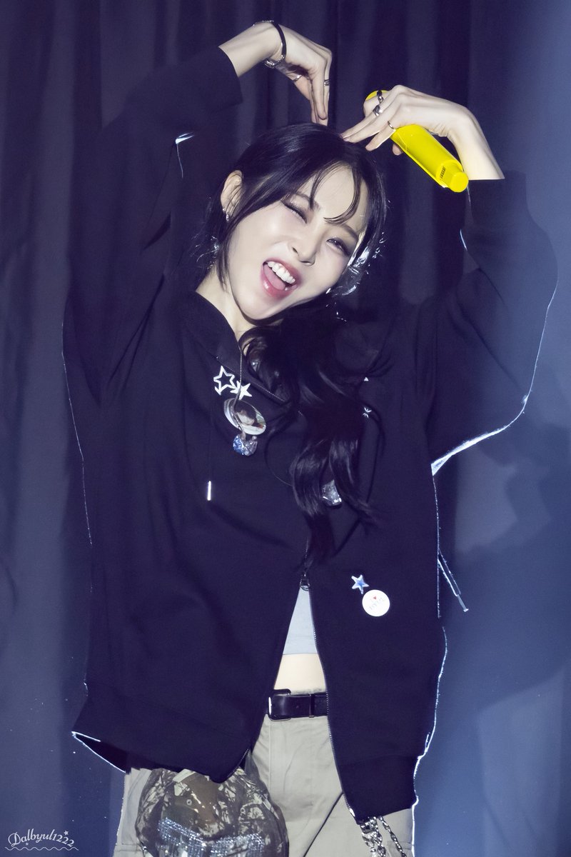 dalbyul1222's tweet photo. 251123
Moon Byul

[MUSEUM : village of eternal glow] IN SEOUL

ㄱㅇㅇ😂😂😂

#마마무 #MoonByul
#문별 #ムンビョル 
#MoonByul_Concert_IN_SEOUL
#MUSEUM_village_of_eternal_glow https://t.co/JSR5BcgBhx