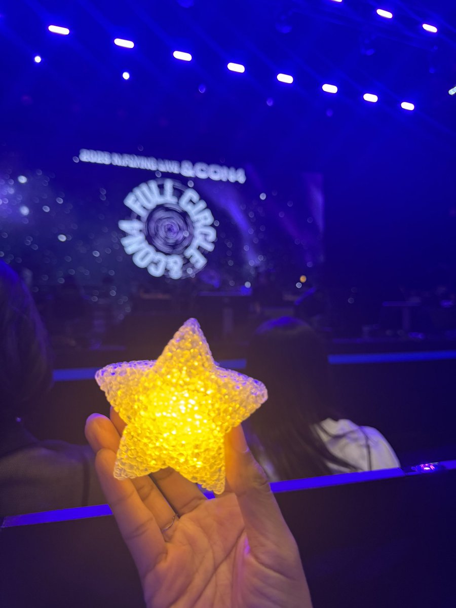 najwasyaza91's tweet photo. Bring the star to the office to show everyone how pretty it is. Thankyoo @NFlyingSG for this prettiest thing 🌟 https://t.co/ixftqkDxMD