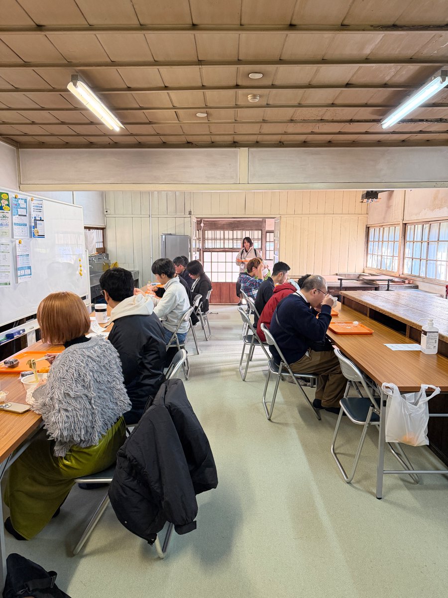 現在のうどんスペースこと調理場は混雑しており、やや空席が少ない状況です。スポンサーブースをゆっくり回るなどして時間をおいてアクセスしてみてください。

#phpconkagawa