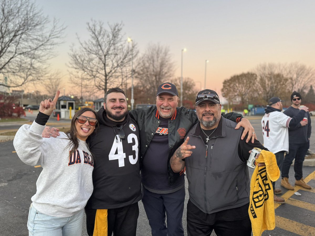 Jackofallfades8's tweet image. The game sucked. The folks sitting around me didn&apos;t...soldier field 10/10 experience. Bought a solo seat ended up around the coolest group of bears fans. They invited me to their post game tailgate...don&apos;t know how or why but I live the best life. #HereWeGo