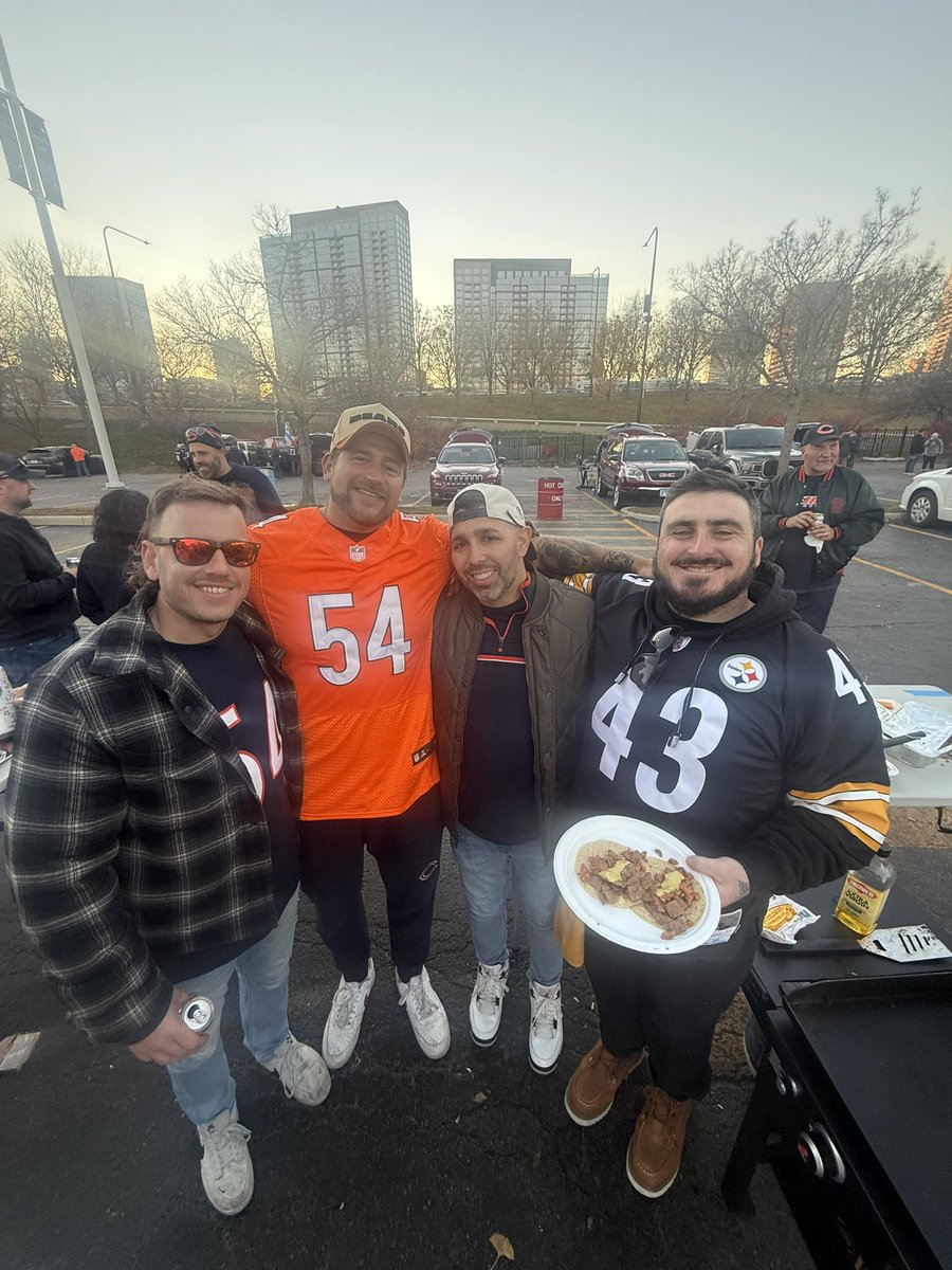 Jackofallfades8's tweet image. The game sucked. The folks sitting around me didn&apos;t...soldier field 10/10 experience. Bought a solo seat ended up around the coolest group of bears fans. They invited me to their post game tailgate...don&apos;t know how or why but I live the best life. #HereWeGo
