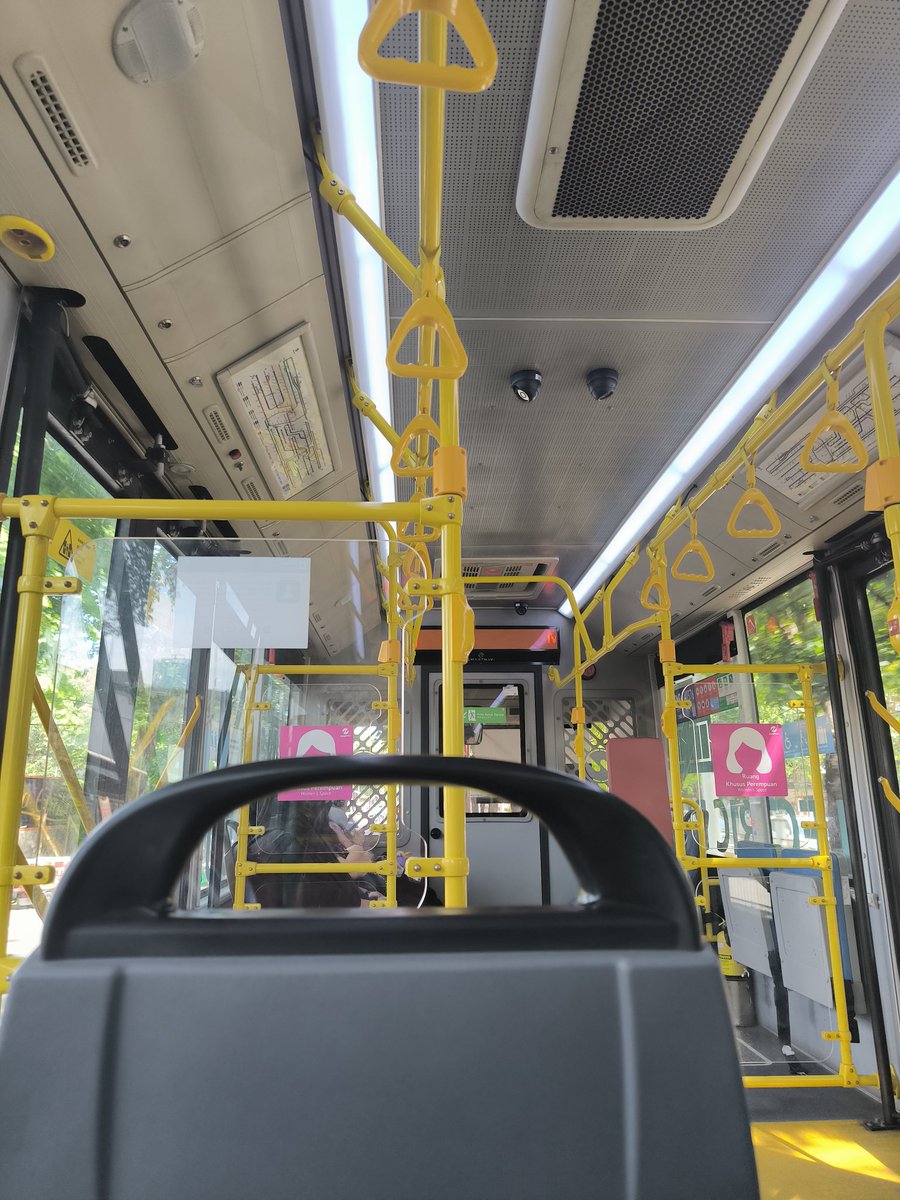 sovlrant's tweet photo. day 1 magang hub, berangkat kepagian 😀 https://t.co/8i80JPFdQD
