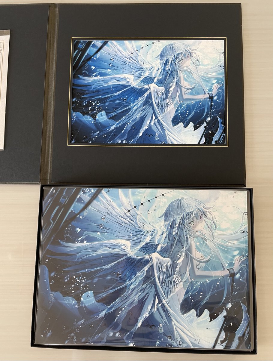 XARTの夜星アウルさんの複製原画（RGBジークレー印刷（上）とRGB