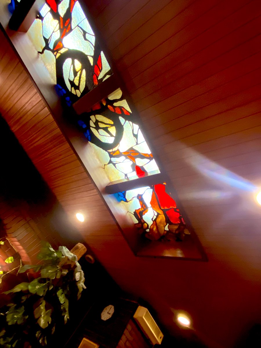 neatppbkc's tweet image. 喫茶 ベニヤ✨✨
落ち着ける喫茶店でホットコーヒー☕️
ガトーショコラ🍰
天井のステンドグラス
煉瓦造りの内装
真紅のベルベットソファ
良い🥹❤️
#ひこね芹川