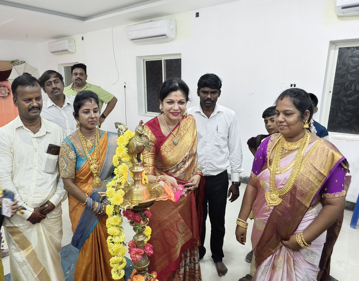 Sowmiyanbumani's tweet image. சென்னை - கோவிலம்பாக்கத்தில் தே.கணேஷ் - க.கஜலட்சுமி தம்பதியரின் புதுமனை புகுவிழா மற்றும் தேவேந்திரன் திருமண அரங்கத்தை திறந்து வைத்து வாழ்த்திய போது.!