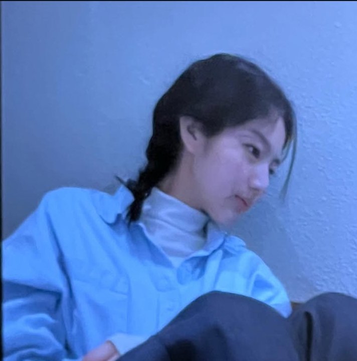 padupuan's tweet image. 📍 𝑷𝒂𝒖𝒍 𝒍𝒆 𝑪𝒂𝒇𝒆, 𝑪𝒊𝒍𝒂𝒏𝒅𝒂𝒌 𝒕𝒐𝒘𝒏 𝒔𝒒𝒖𝒂𝒓𝒆. 

Waiting for photoshoot schedule, with a cup of iced coffe and a slice of cheescake. Heheh ayooo tebak majalahnya apa?