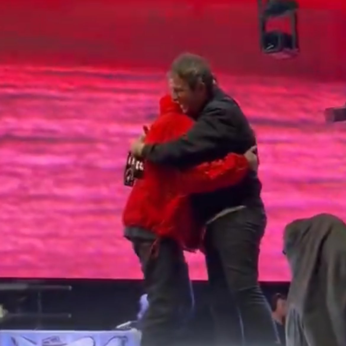 Thank you for the good times
Before the good times fly away...
🥹❤️
THANK YOU OASIS LIVE '25.