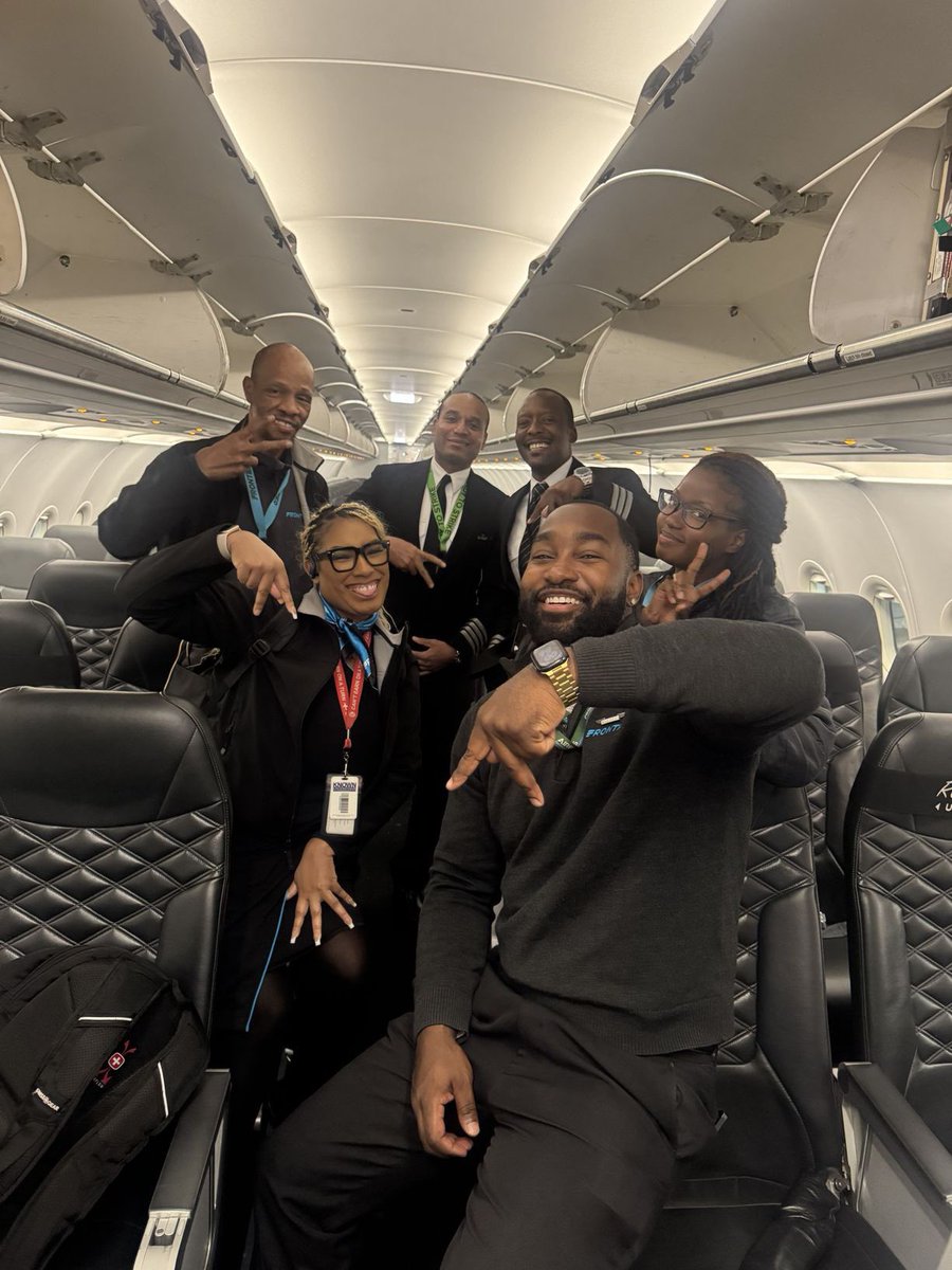 KotaSantez's tweet photo. All Black Crew
#FlightAttedant https://t.co/3yQyZxdYfC