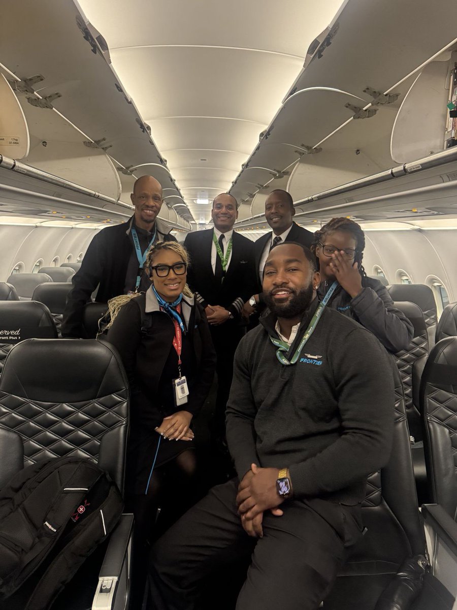 KotaSantez's tweet photo. All Black Crew
#FlightAttedant https://t.co/3yQyZxdYfC