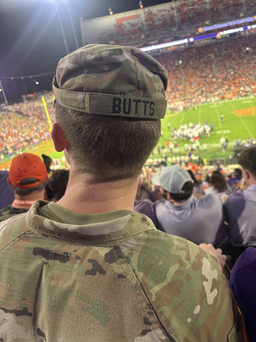 thadeuscmaster's tweet photo. Thank you for your service 🫡#buns https://t.co/KduGGOr4iK