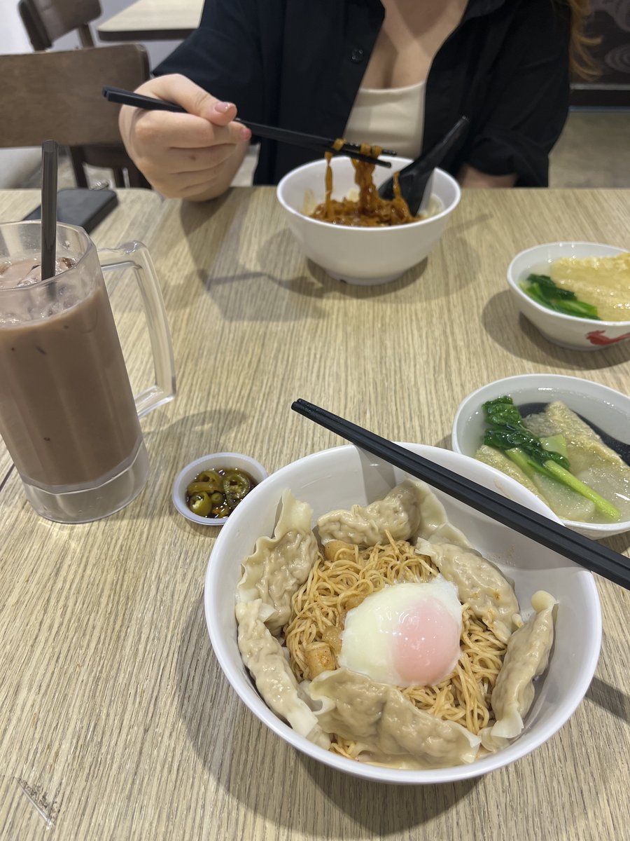 ziyue94's tweet photo. 雲吞麵超好吃
還有泥鰍王🤤 #到底要吃幾次bakuteh
跟🧚姐姐約會真的很幸福🥹
吃飯飯逛逛佈置studio抱抱
想你了
-
@Hv09688825
-
#3D2N
#謝謝姐姐陪😳 https://t.co/XC4kxDDg06