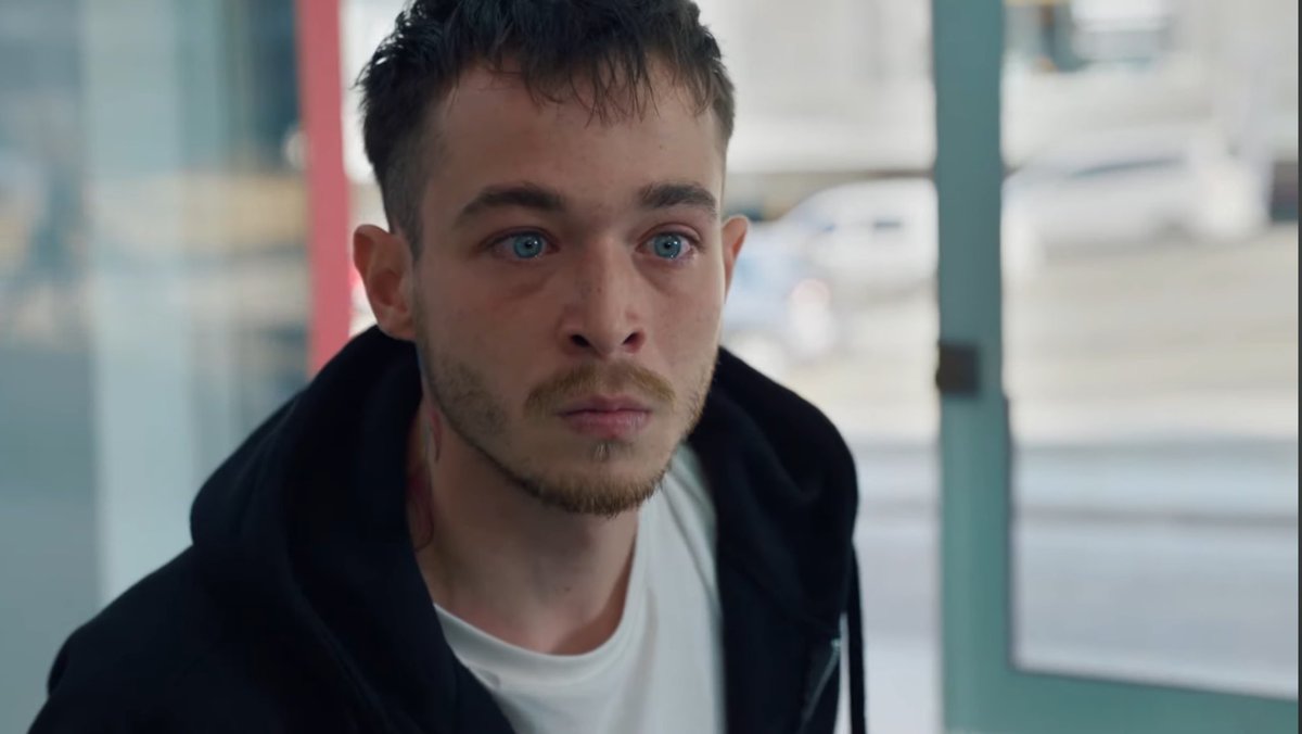 الحلقة عظيمةةة بشكل اقوى حلقة نزلت للمسلسل لحد الان🔝👏🏻كمية قوةة الاحداث يالي صارت فالحلقة اوففف🤯🔝هدايه طلع بيعرف انو ارتان ابنه🔥كوراي قاعد يلعب عليهم🤯🔥ايوب قلب الحي كله على اسيا وطلعهم من البيت وارسل طه لـ كورشاد وارسل قا/تل يقت/ل ارتان🤯🔥!والقفلات نار🤯🔥!!#Sahtekarlar