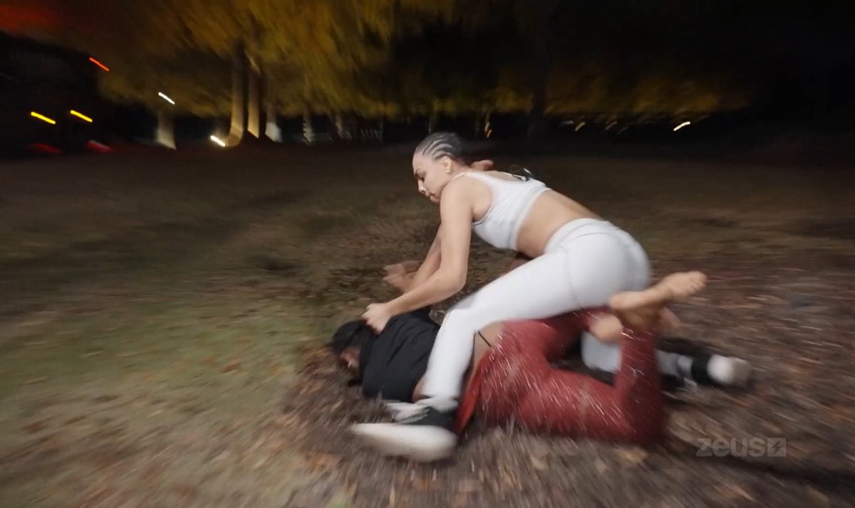 Summer was already leaking and they still let Lex through? Why they never let Lex get Ahna and Scotty like this? #BaddiesUSA